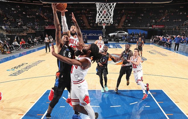 上海队逆转四川队，武切维奇统治全场