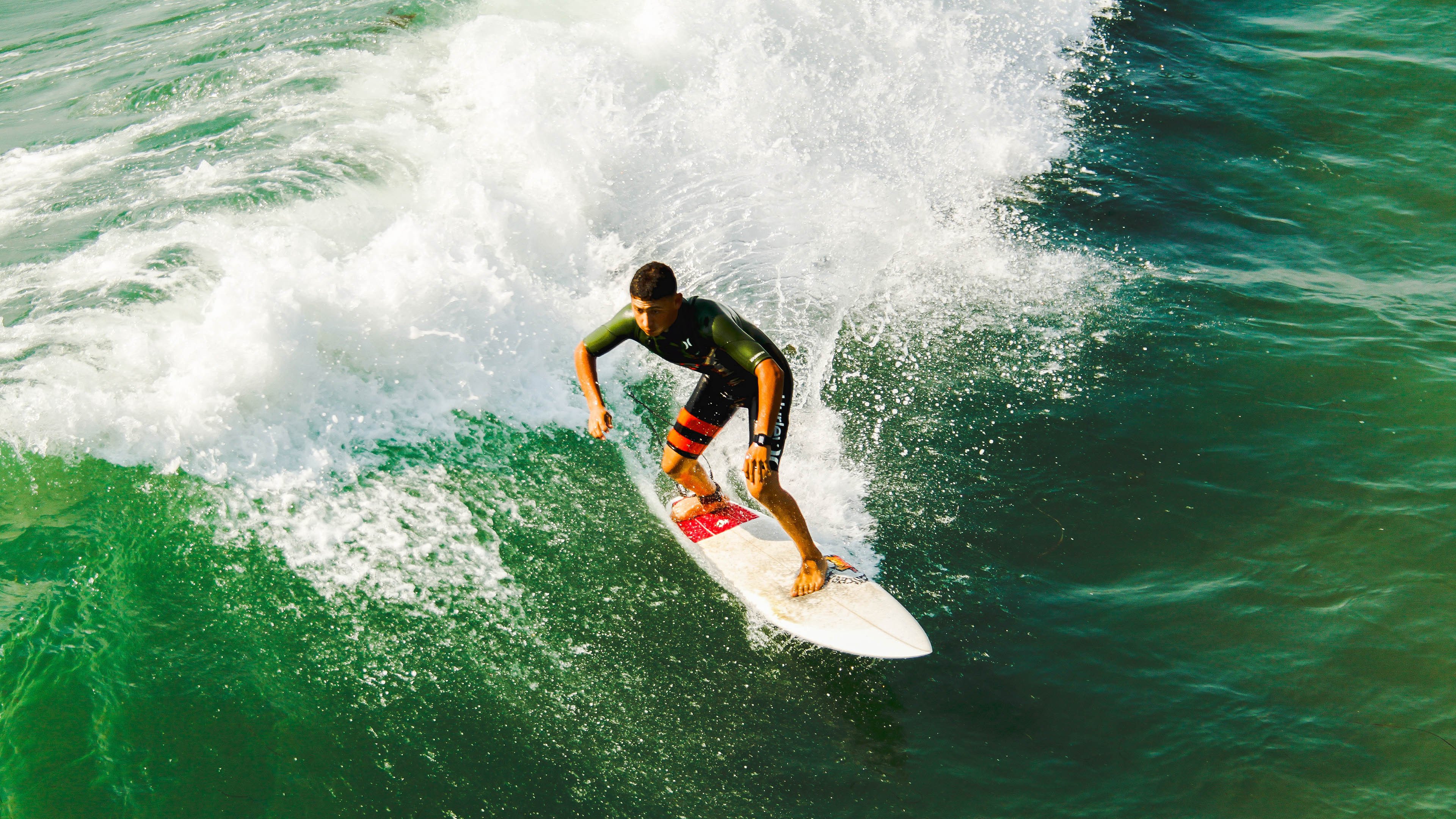 亚洲铁闸定乾坤，金玟哉关键封堵助伊朗鏖战险胜巴拉圭