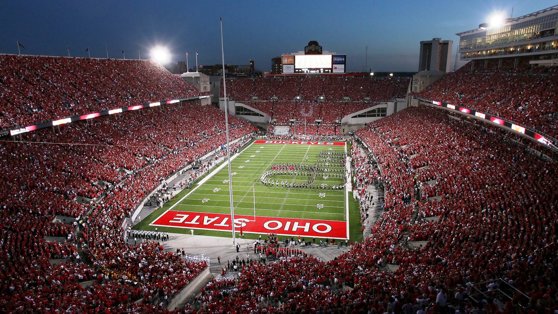 赛道上的两极，阿斯顿马丁的崛起与索伯的挣扎